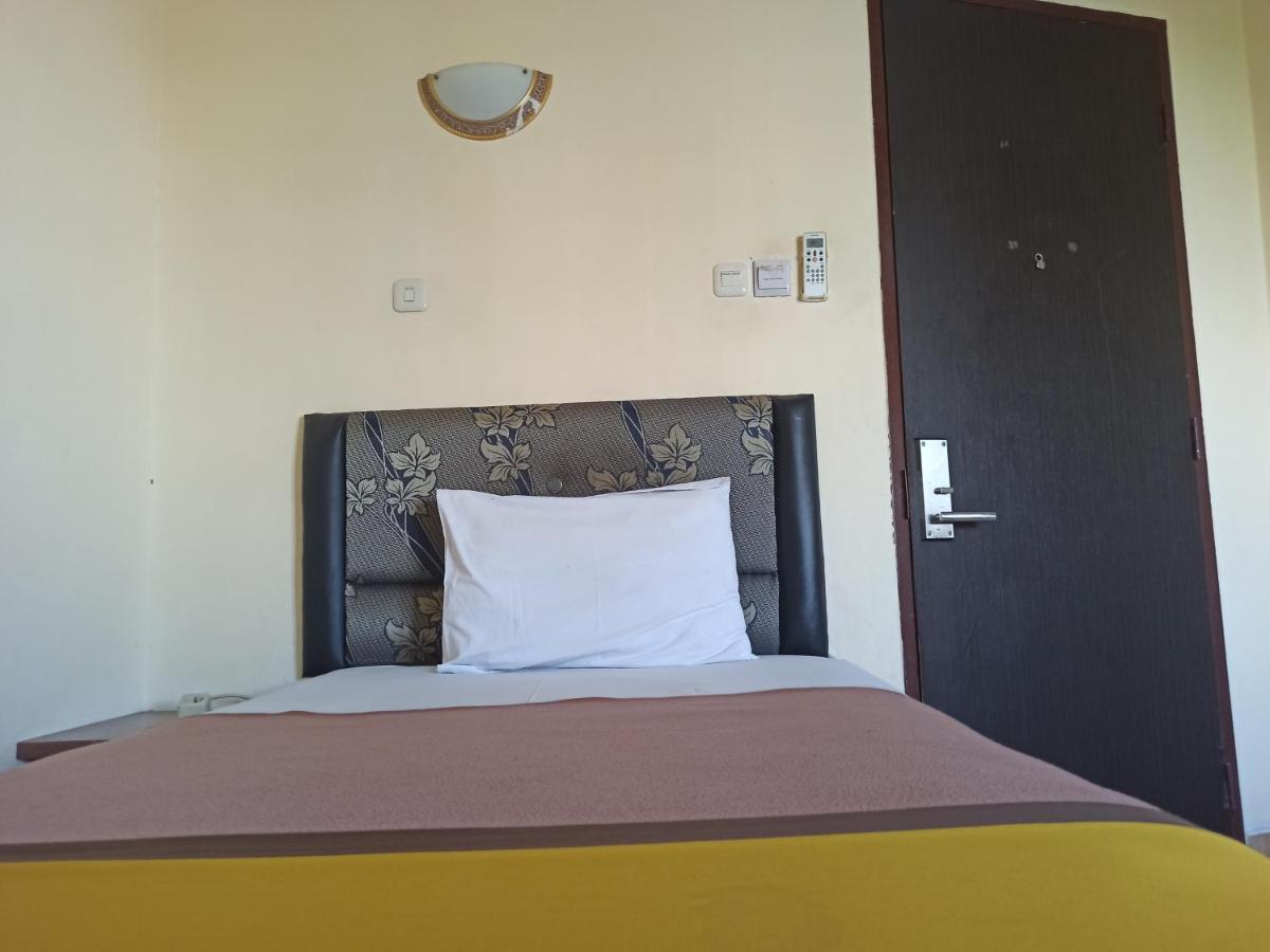 Al-Badar Hotel Syariah Makassar Exterior photo