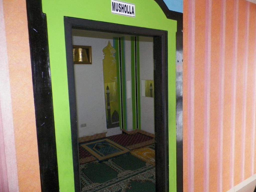 Al-Badar Hotel Syariah Makassar Exterior photo